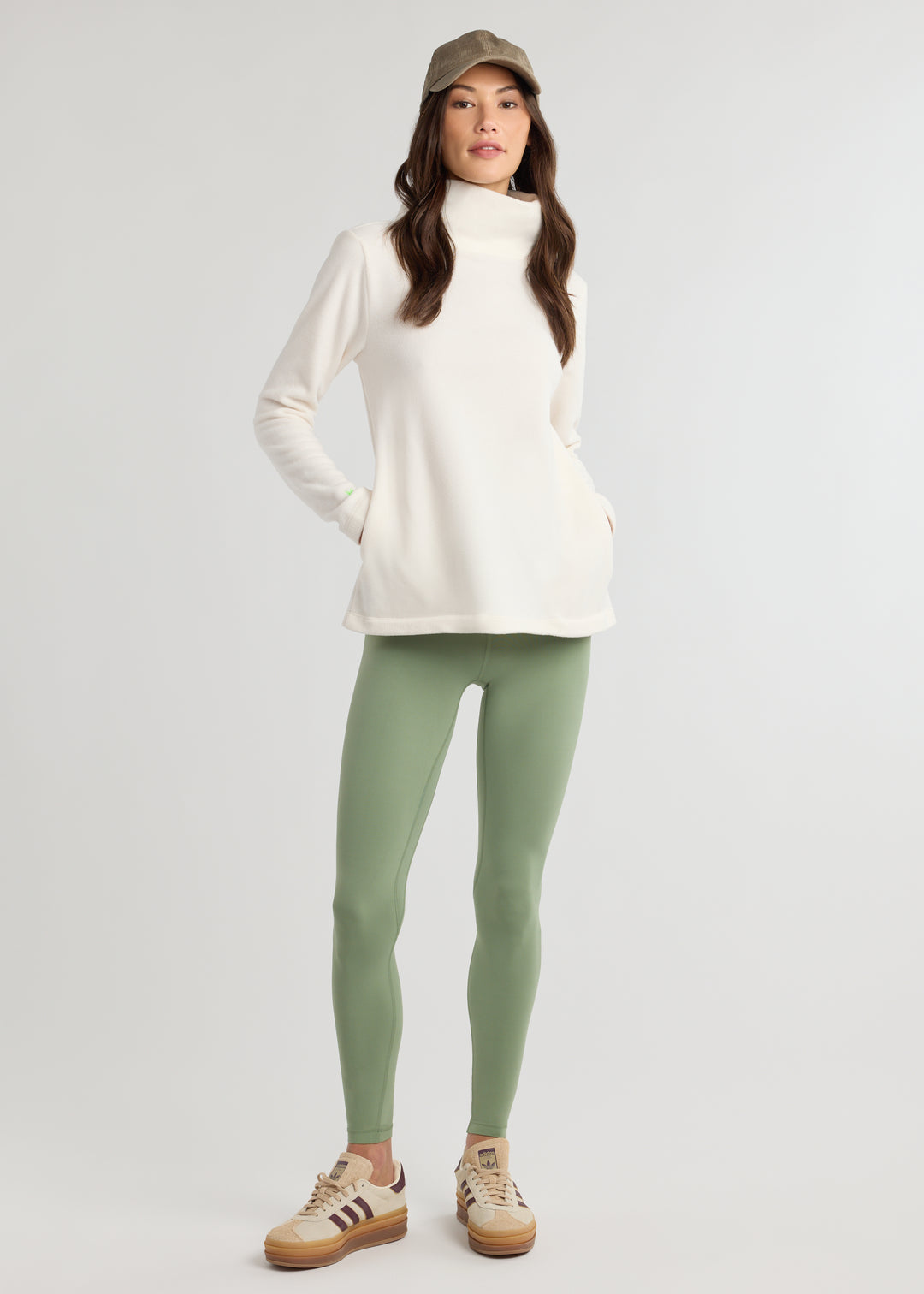 Cobble Hill Turtleneck in Vello Fleece (Cream)