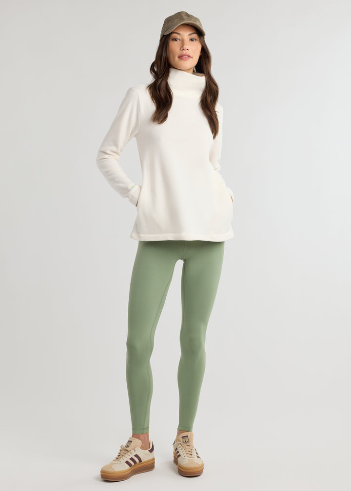 Cobble Hill Turtleneck in Vello Fleece (Cream)