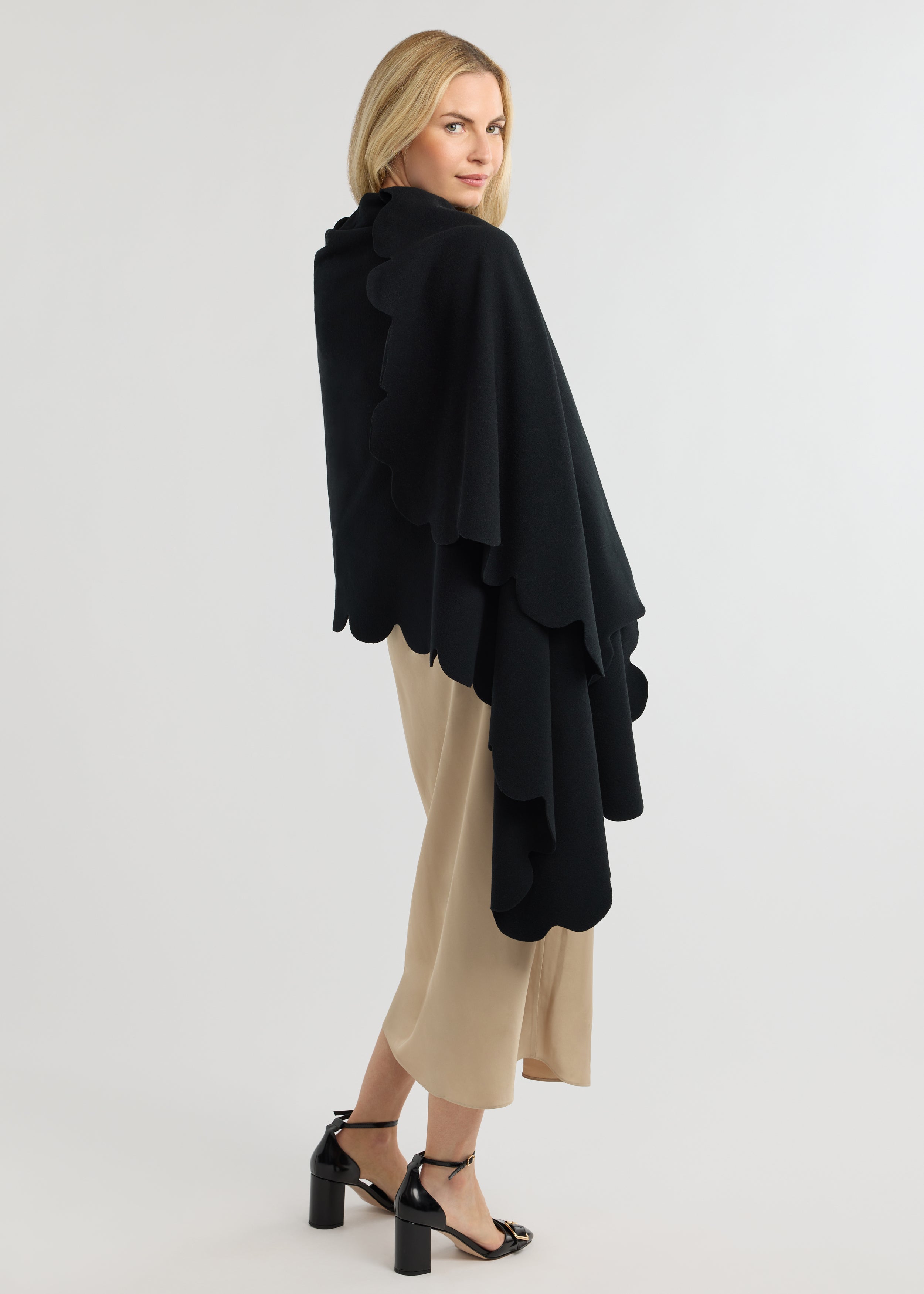 Five Mile River Scarf in Vello Fleece (Black) – Dudley Stephens