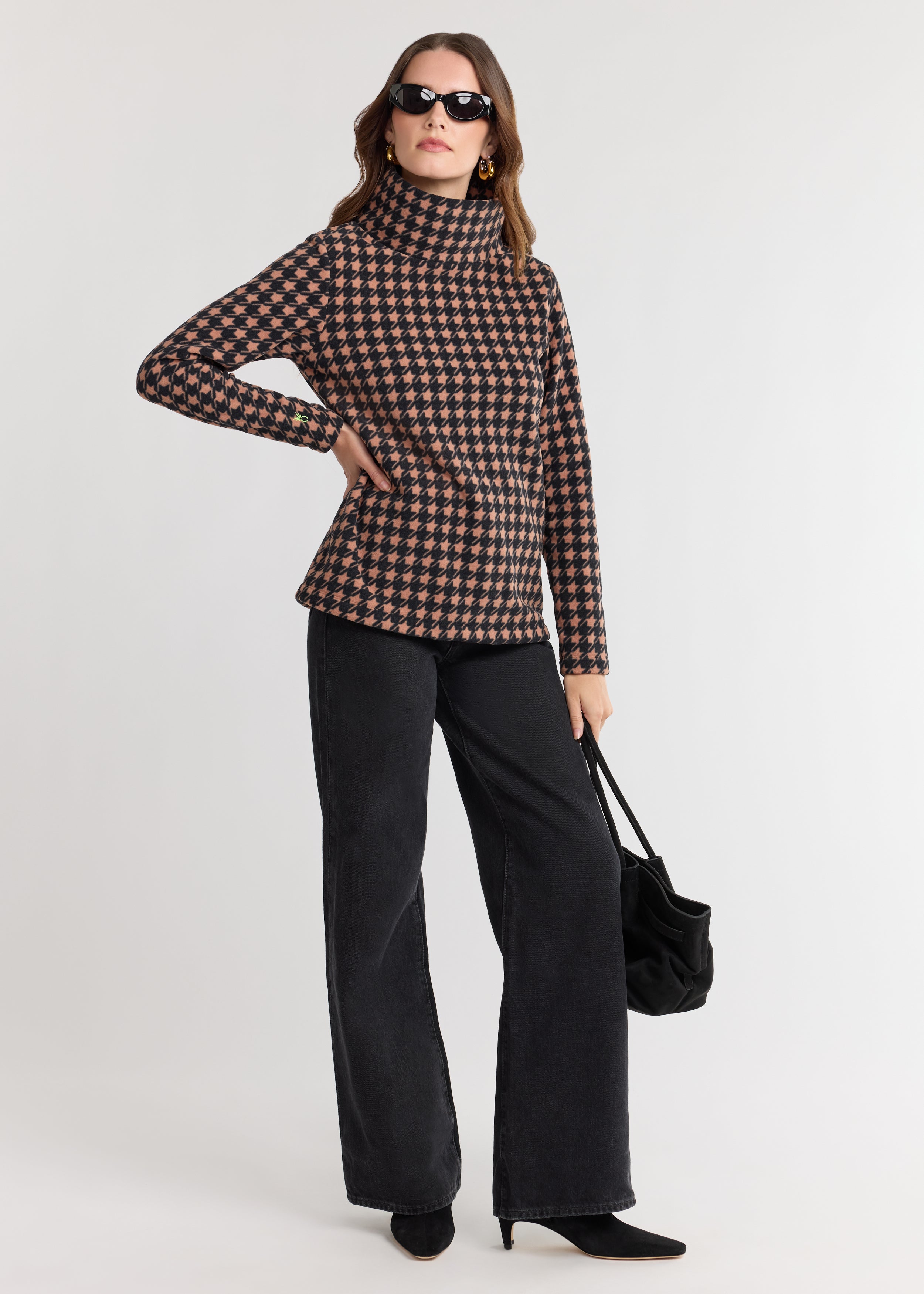 Greenpoint Turtleneck in Vello Fleece (Camel/Black Houndstooth