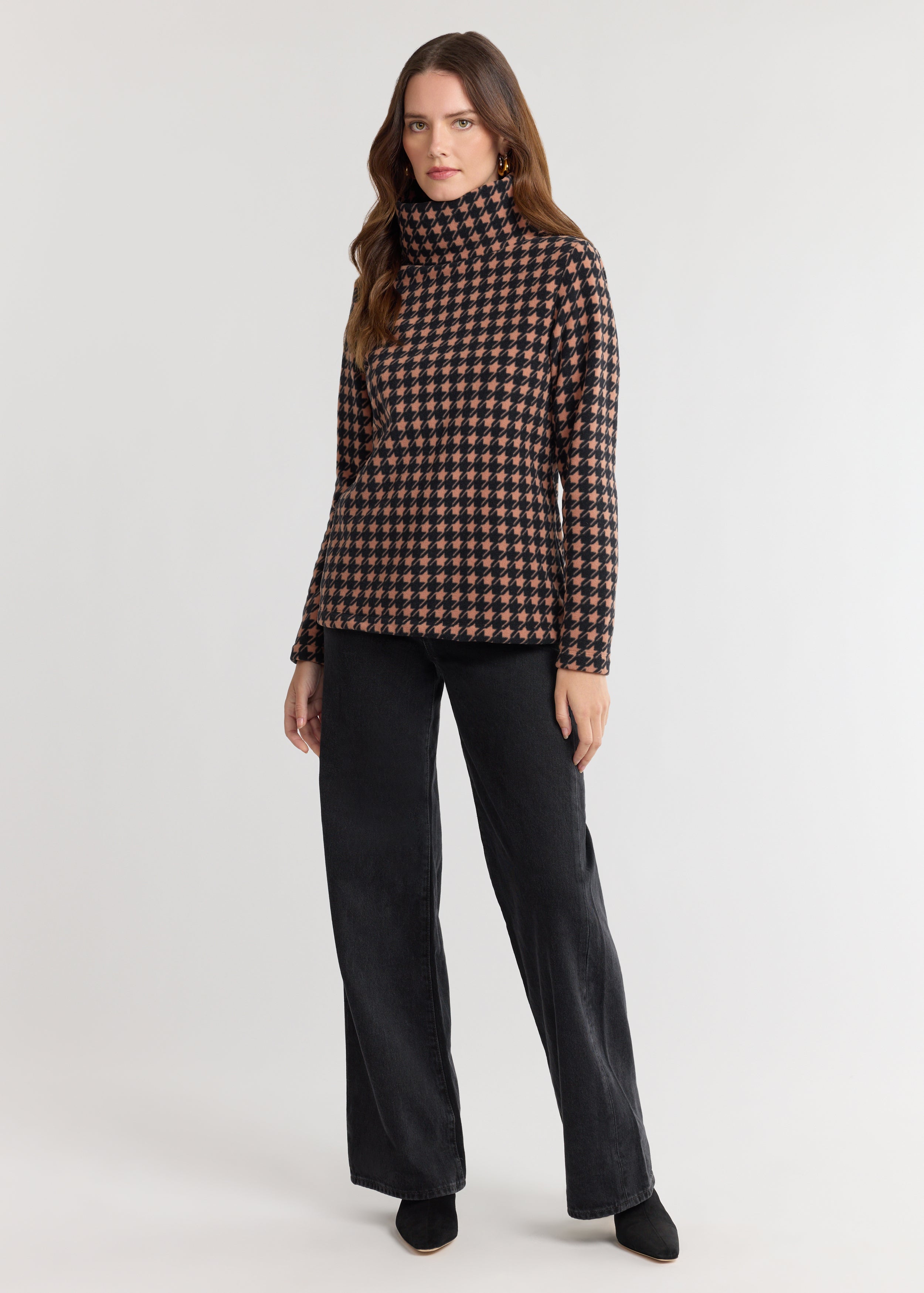 Greenpoint Turtleneck in Vello Fleece (Camel/Black Houndstooth