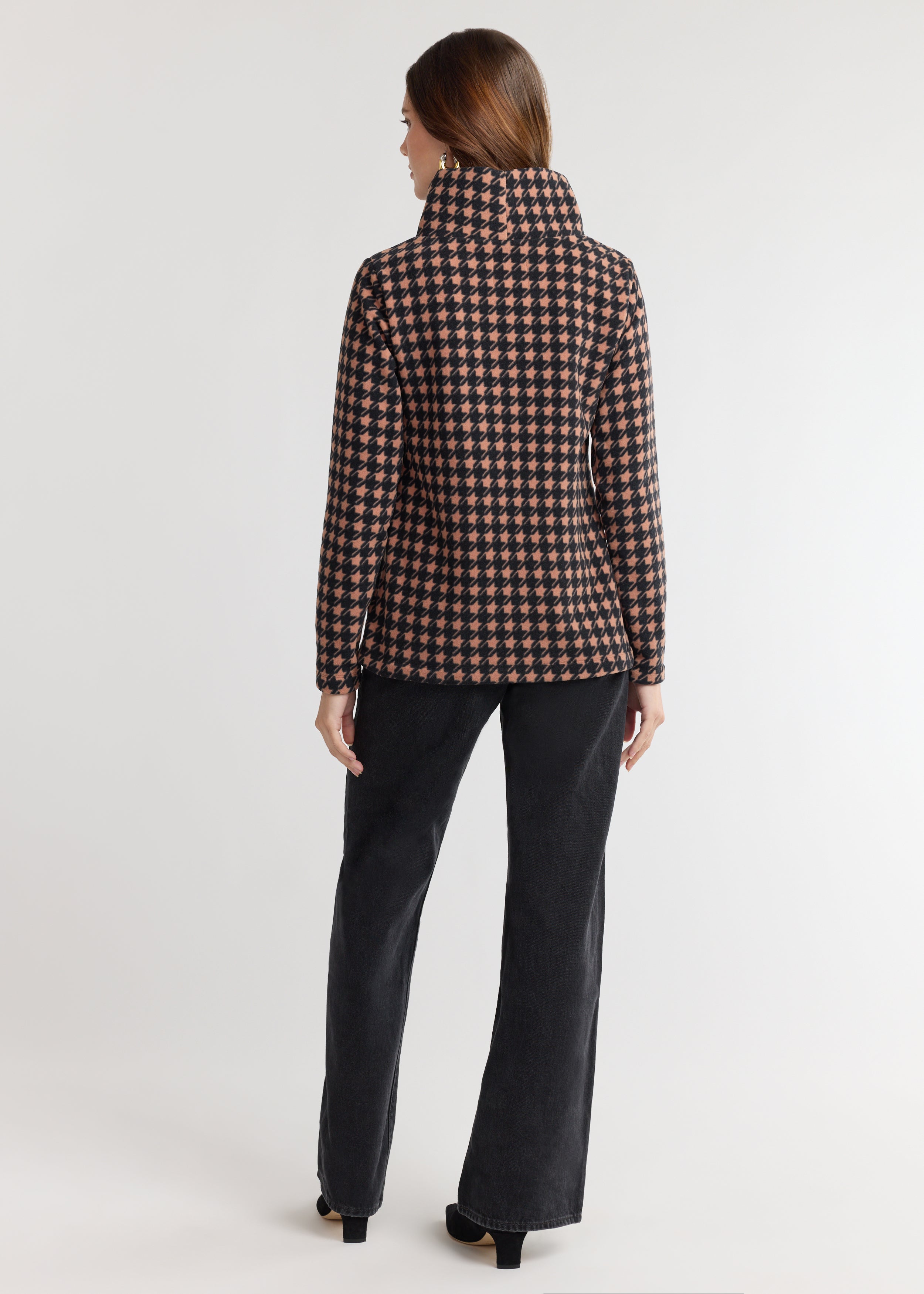 Greenpoint Turtleneck in Vello Fleece (Camel/Black Houndstooth