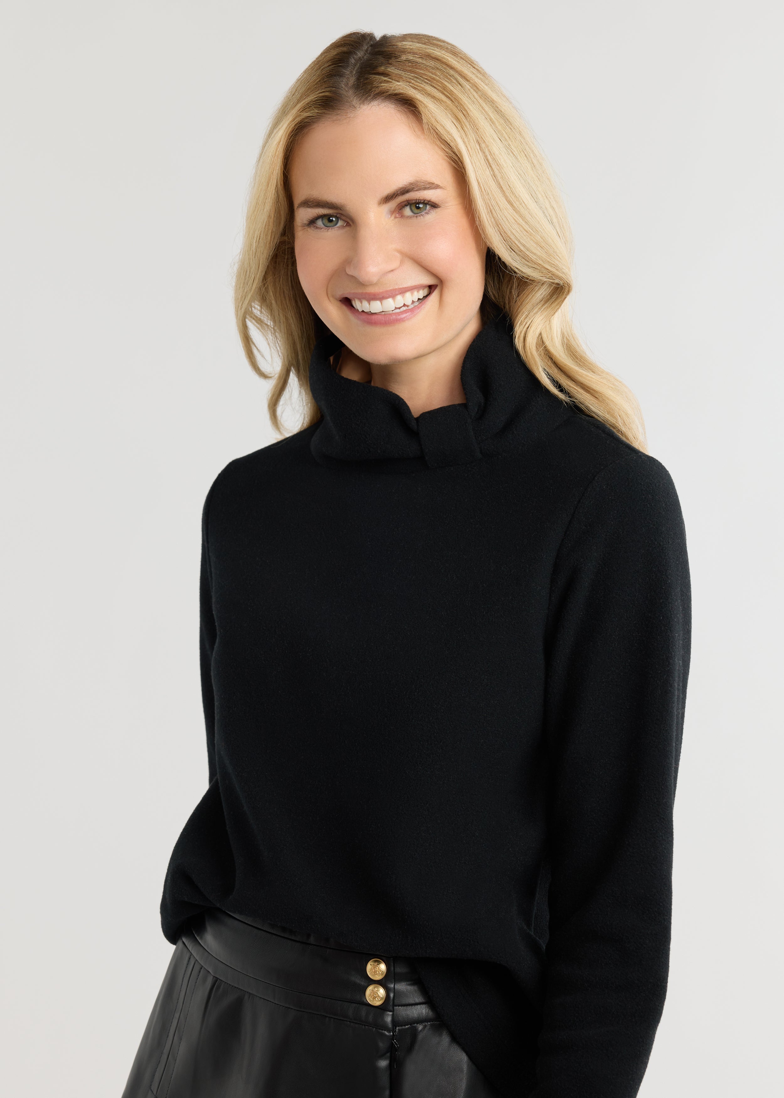 Juliet Turtleneck in Vello Fleece (Black) – Dudley Stephens