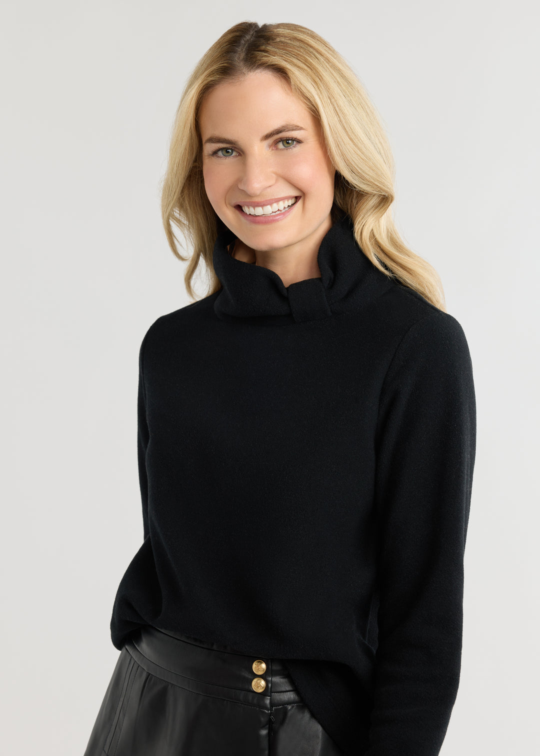 Juliet Turtleneck in Vello Fleece (Black)
