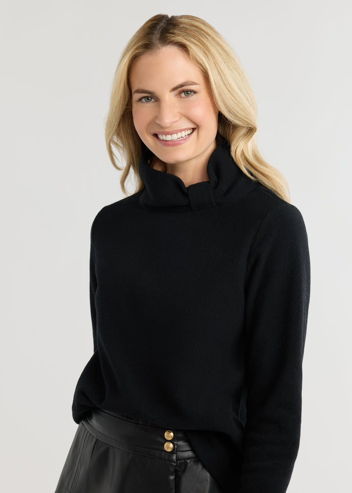 Juliet Turtleneck in Vello Fleece (Black)
