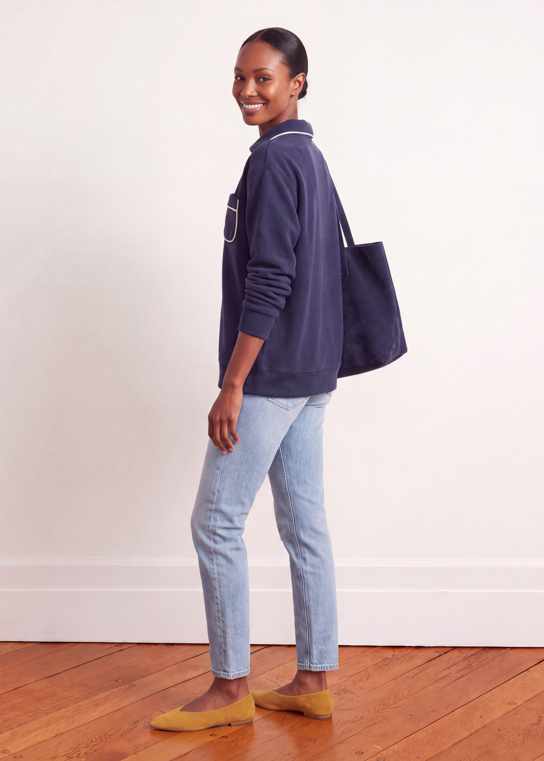 Vanderbilt V-Neck in Vello Fleece (Navy)
